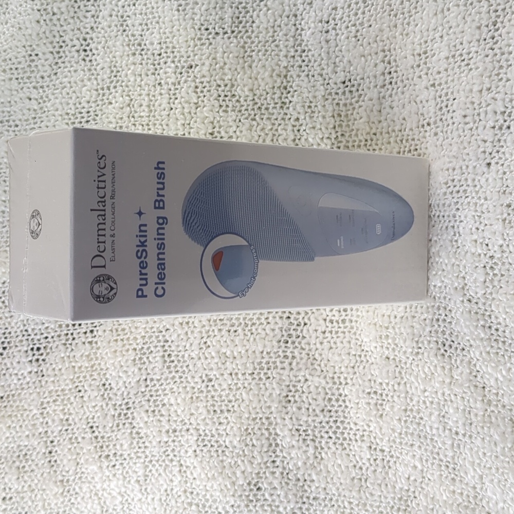Dermalactives PureSkin+ Cleansing Brush - Picture 2 of 11